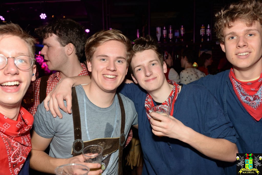 ../Images/Carnavals maandagavond in VdG 325.jpg